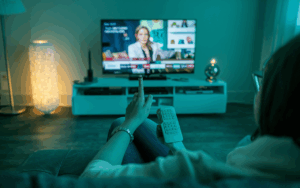 Découvrez comment stopper la cigarette simplement devant les infos du soir : conseils pratiques !